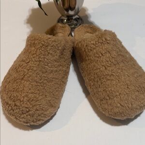 Intentionally Blank  APRES SLIPPER